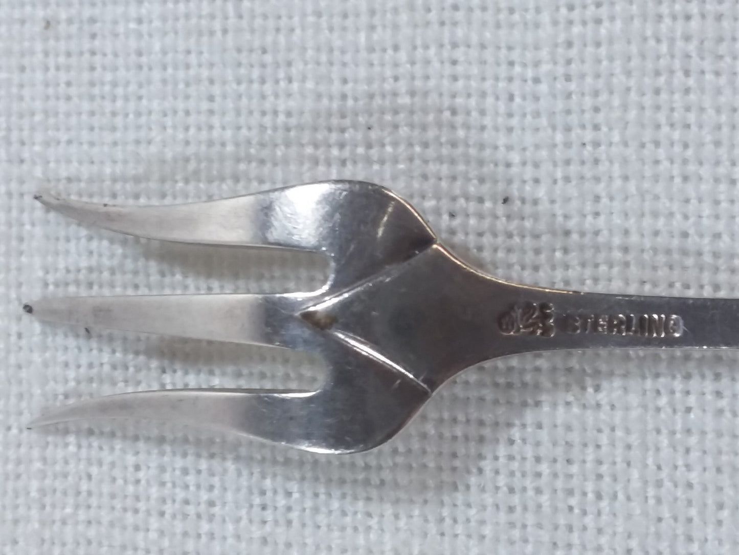 Whiting "Colonial" Oyster Fork Sterling Silver 5.75'' "Mono MDOC"  19.1g