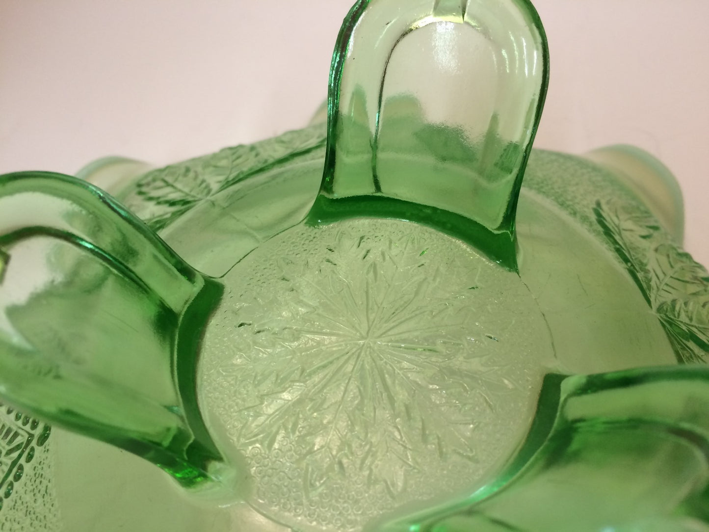JEFFERSON GLASS  Ruffled  Green OPALESCENT Leaf & Diamond 3 footed 8-3/8" Bowl