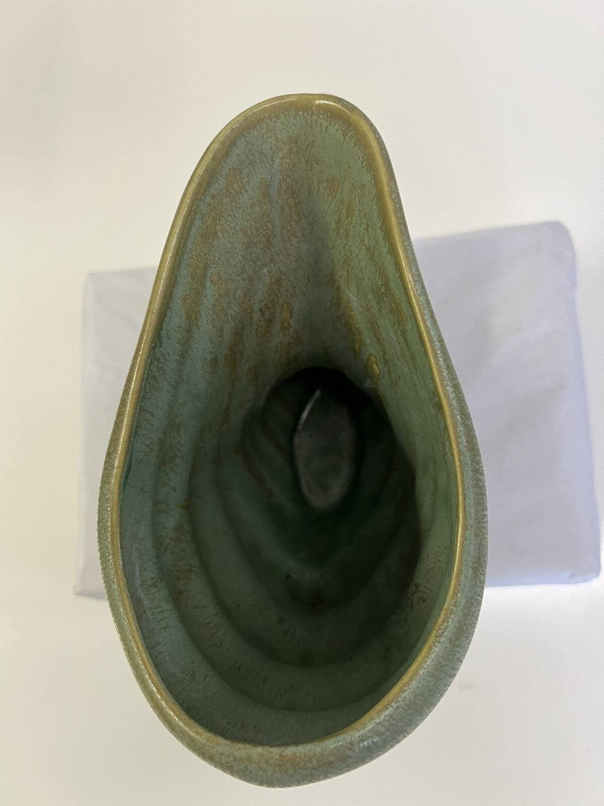 ROSEVILLE U.S.A. 556-6" CORNUCOPIA  Green Horn of Plenty Capri Line