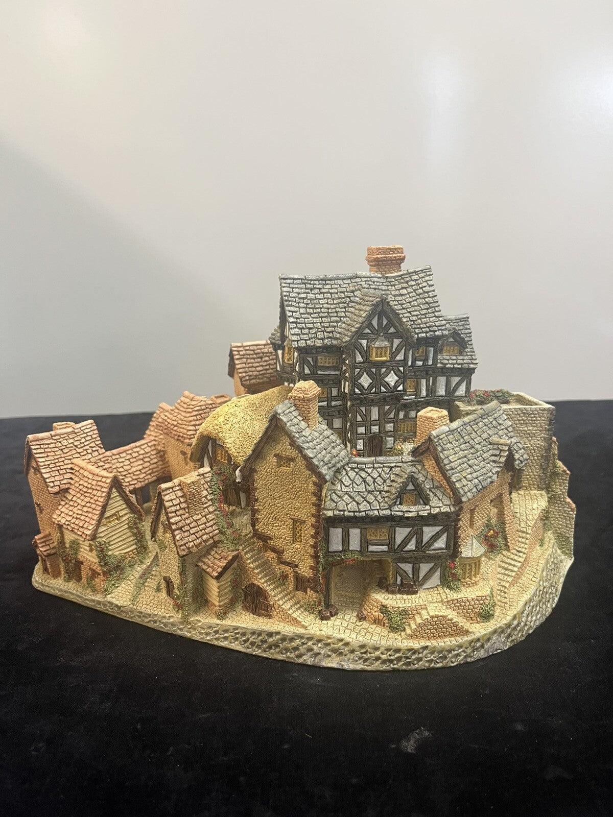 Vtg David Winter Cottages "The Village"   England  1981 Retired