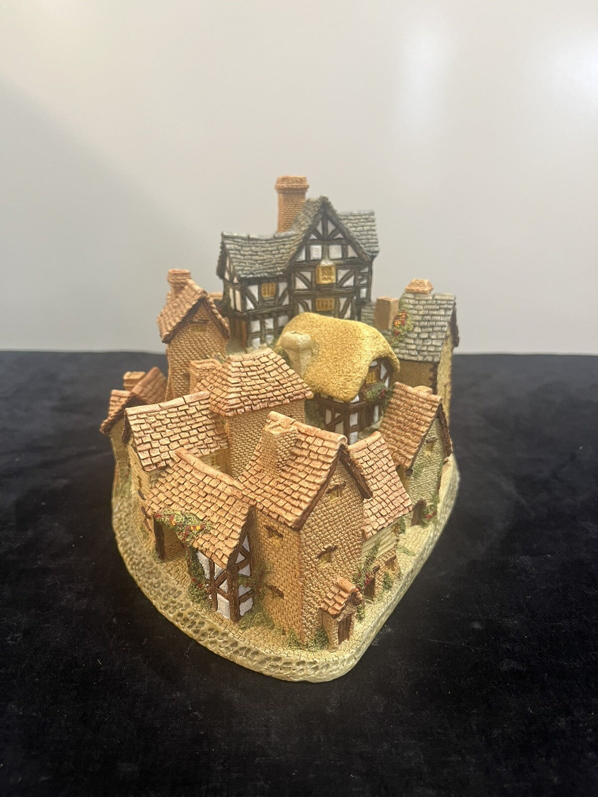 Vtg David Winter Cottages "The Village"   England  1981 Retired