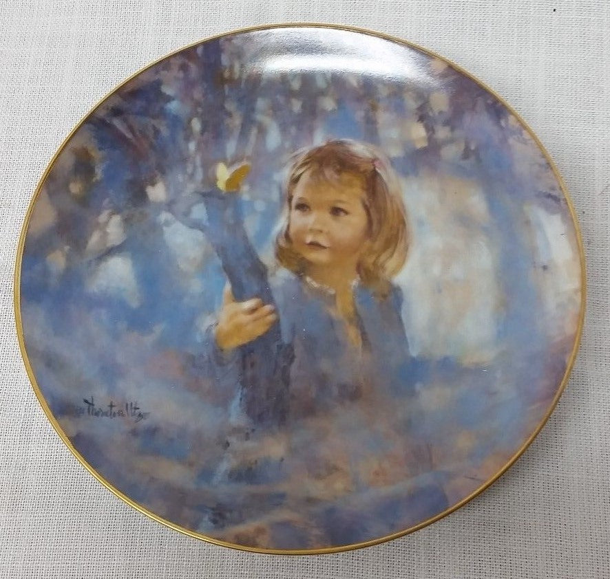 8.5'' Viletta Butterfly Magic Plate in Box w/ COA