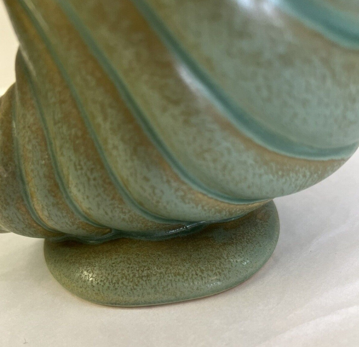 ROSEVILLE U.S.A. 556-6" CORNUCOPIA  Green Horn of Plenty Capri Line