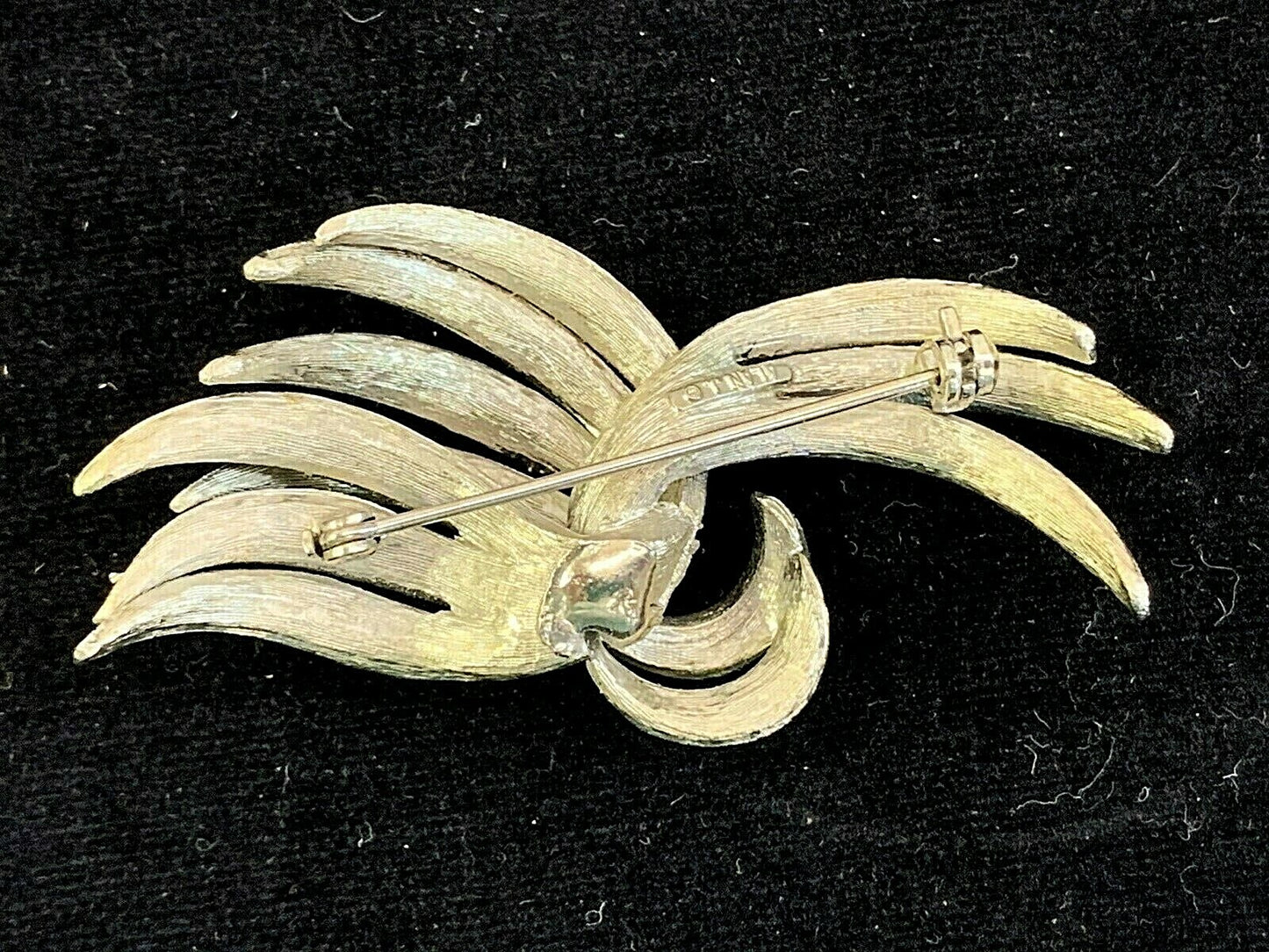 Lg Vintage Signed ALAN J. Textured Narrow Leaf Silver  Pin