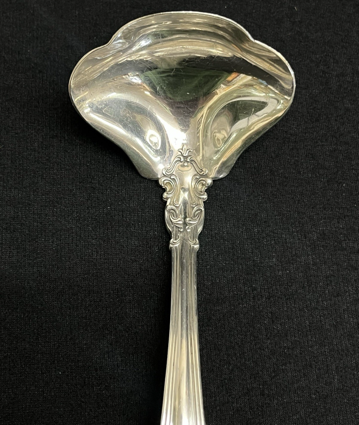 Chantilly by Gorham 71.1g Sterling Silver Solid Gravy Ladle 6 3/4"