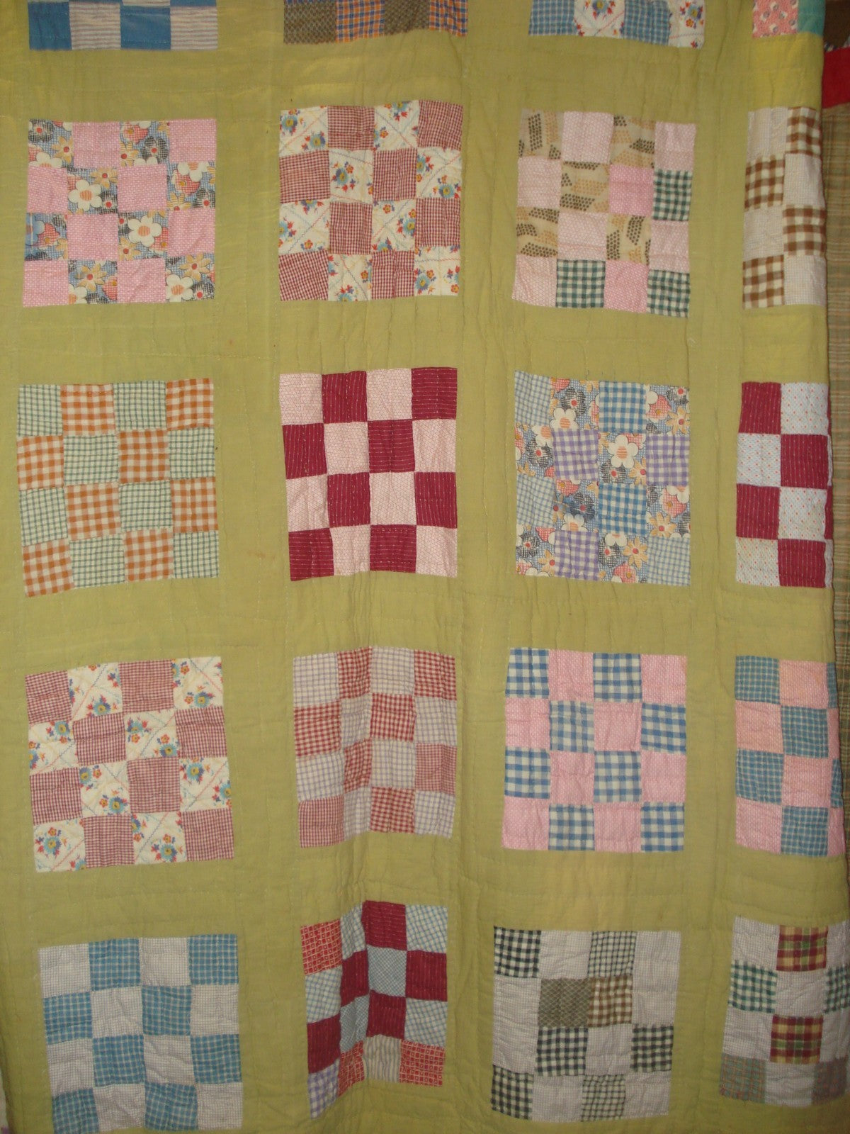 VINTAGE GREEN HANDSTITCHED PATCHWORK APPLIQUE SQUARES QUILT/BEDSPREAD/COMFORTER