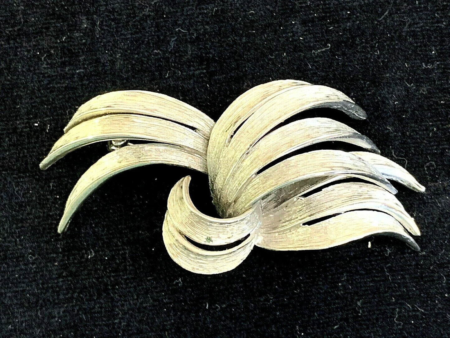 Lg Vintage Signed ALAN J. Textured Narrow Leaf Silver  Pin