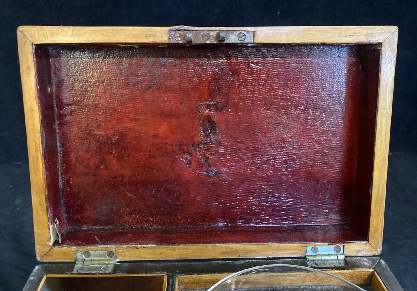 ANTIQUE ENGLISH GEORGIAN INLAID MAHOGANY TEA CADDY W MIXING BOWL SHELL MOTIF 19C