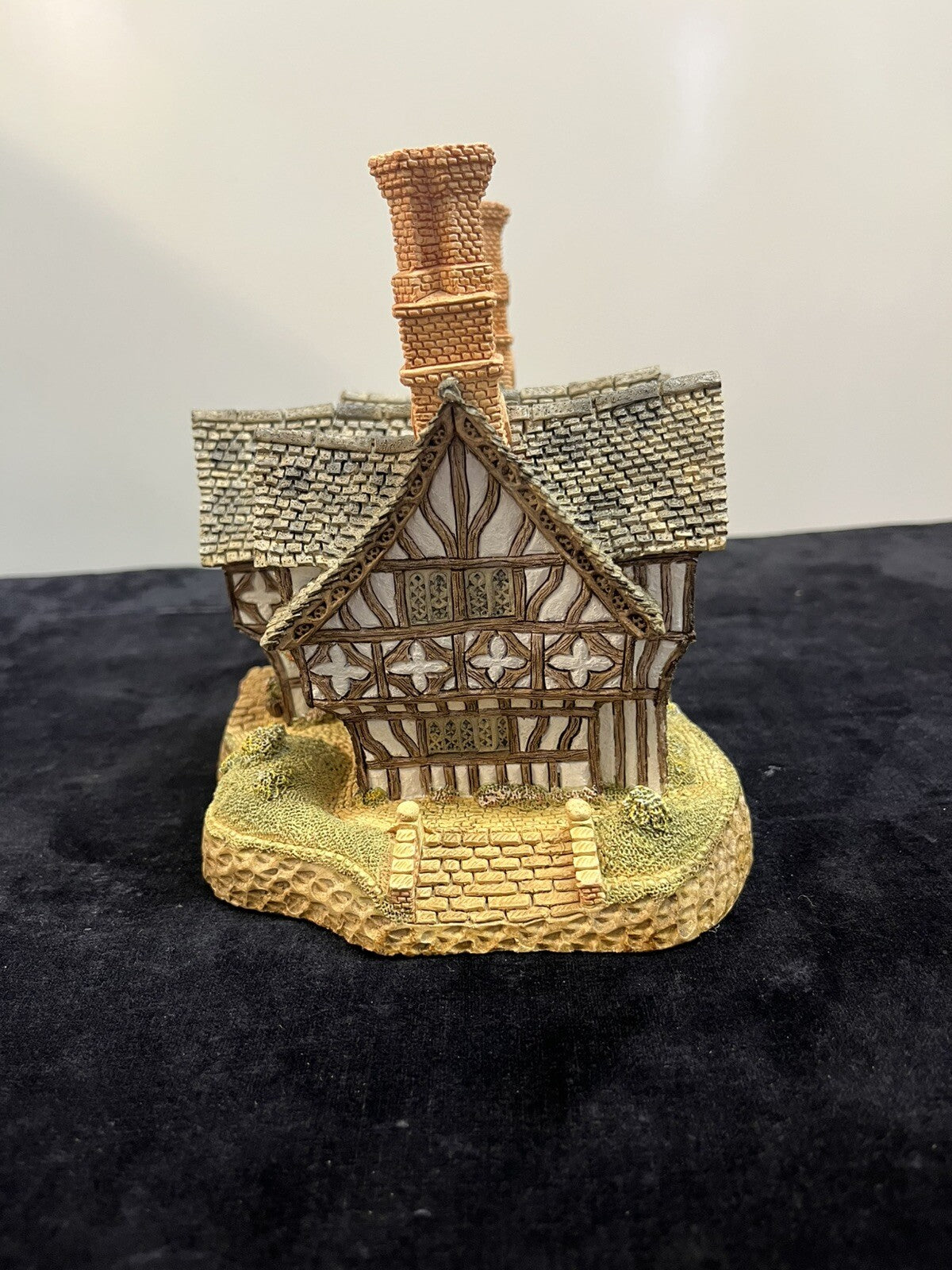 David Winter Queen Elizabeth Slept Here W / COA / Box / Packaging