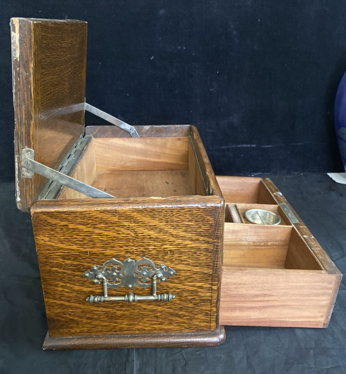 ENGLISH EDWARDIAN GILT METAL-MOUNTED OAK SMOKERS BOX CADDIE CHEST