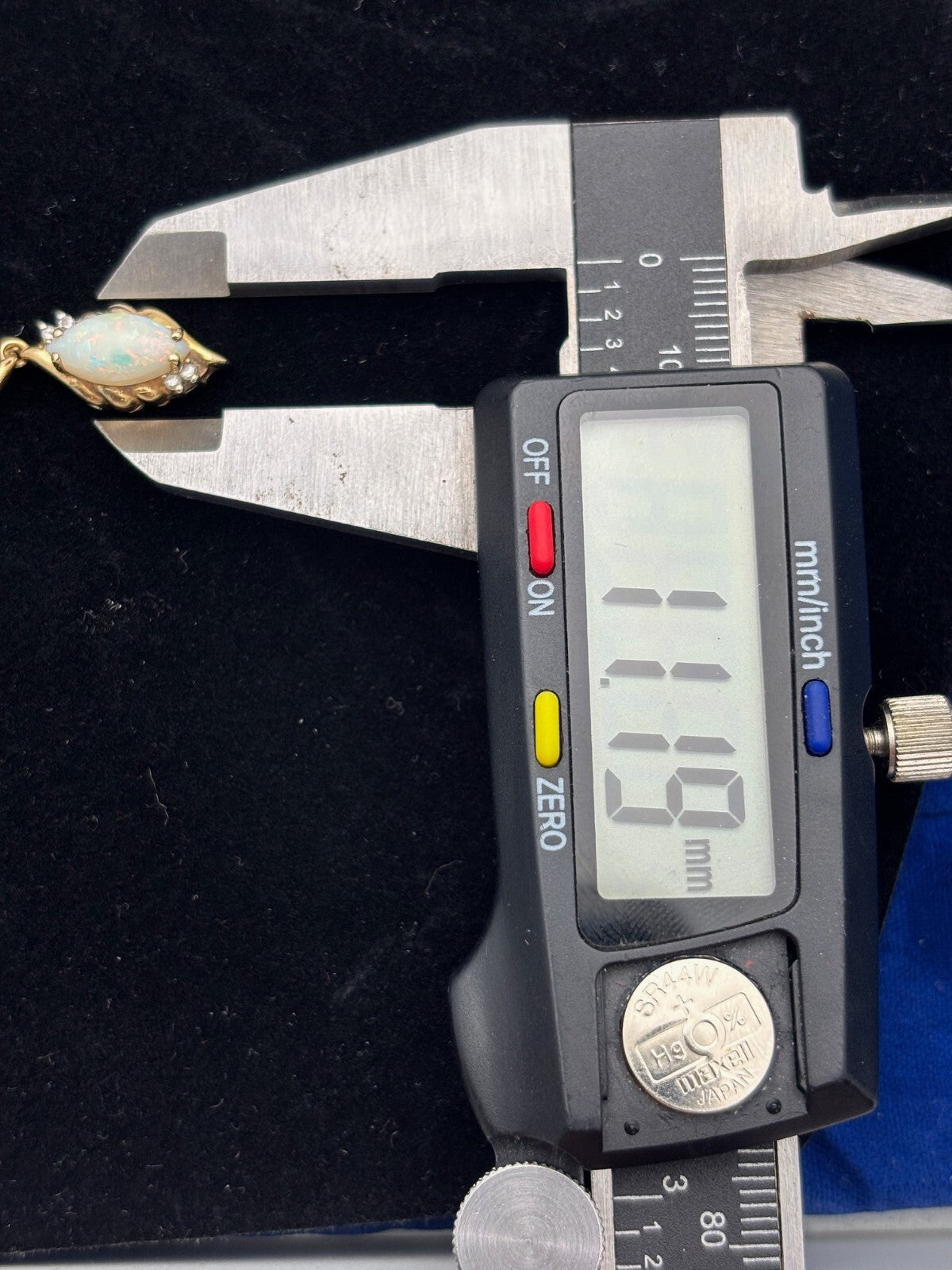 1.87g 14K Yellow Gold & Opal Pendant Necklace 18.25" 14k Yellow Gold Chain