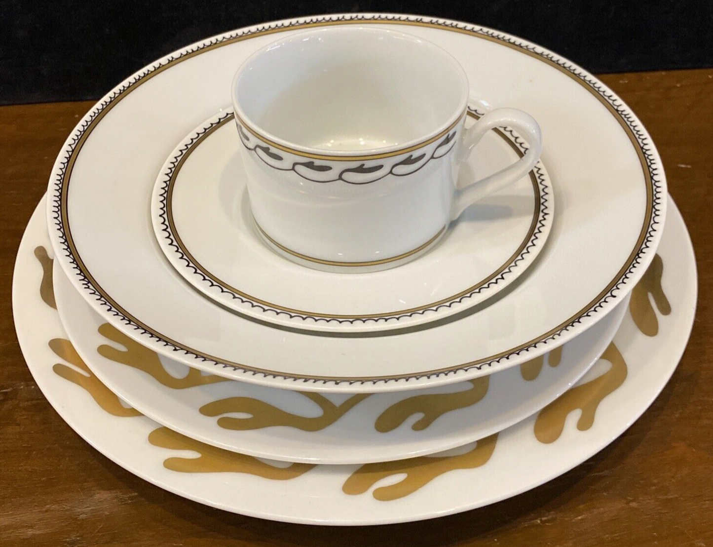 The LS Collection “Sedona” By Vicente Wolf Dinner Set of 5 Place Setting