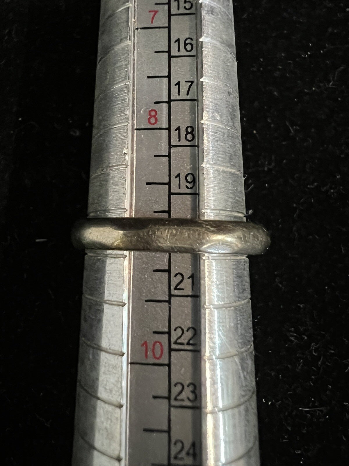 14k White  Gold Ring Shaped Faceted Band  signed JB  sz 8.5, 2.82g  3.37mm wide