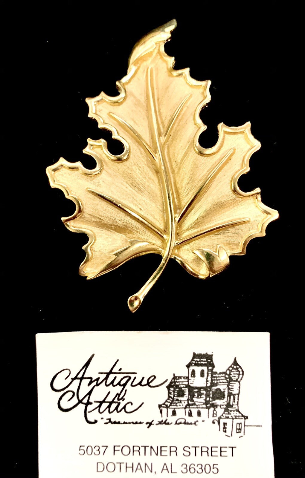 Signed CROWN TRIFARI Vintage Retro Gold Tone Maple Leaf Nature Brooch Pin