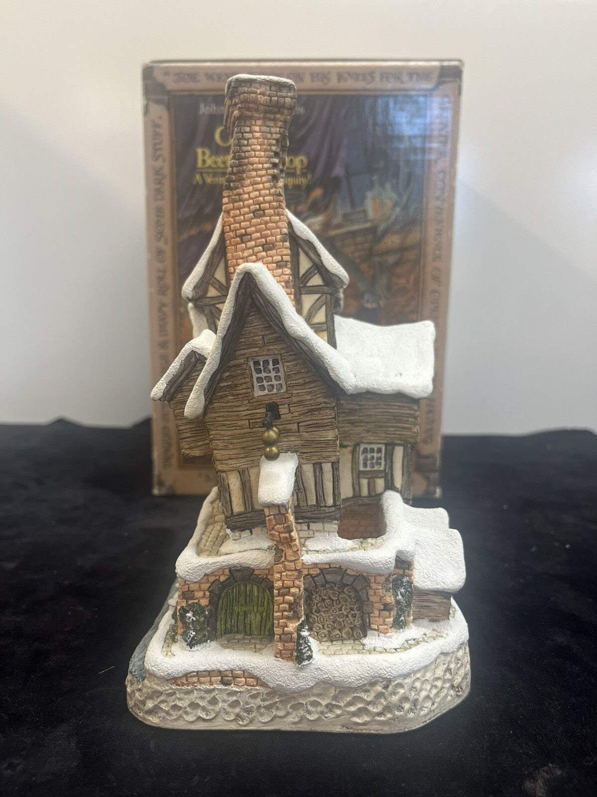 1993 CHRISTMAS SPECIAL DAVID WINTER COTTAGES "OLD JOE'S BEETLING SHOP" W/BOX