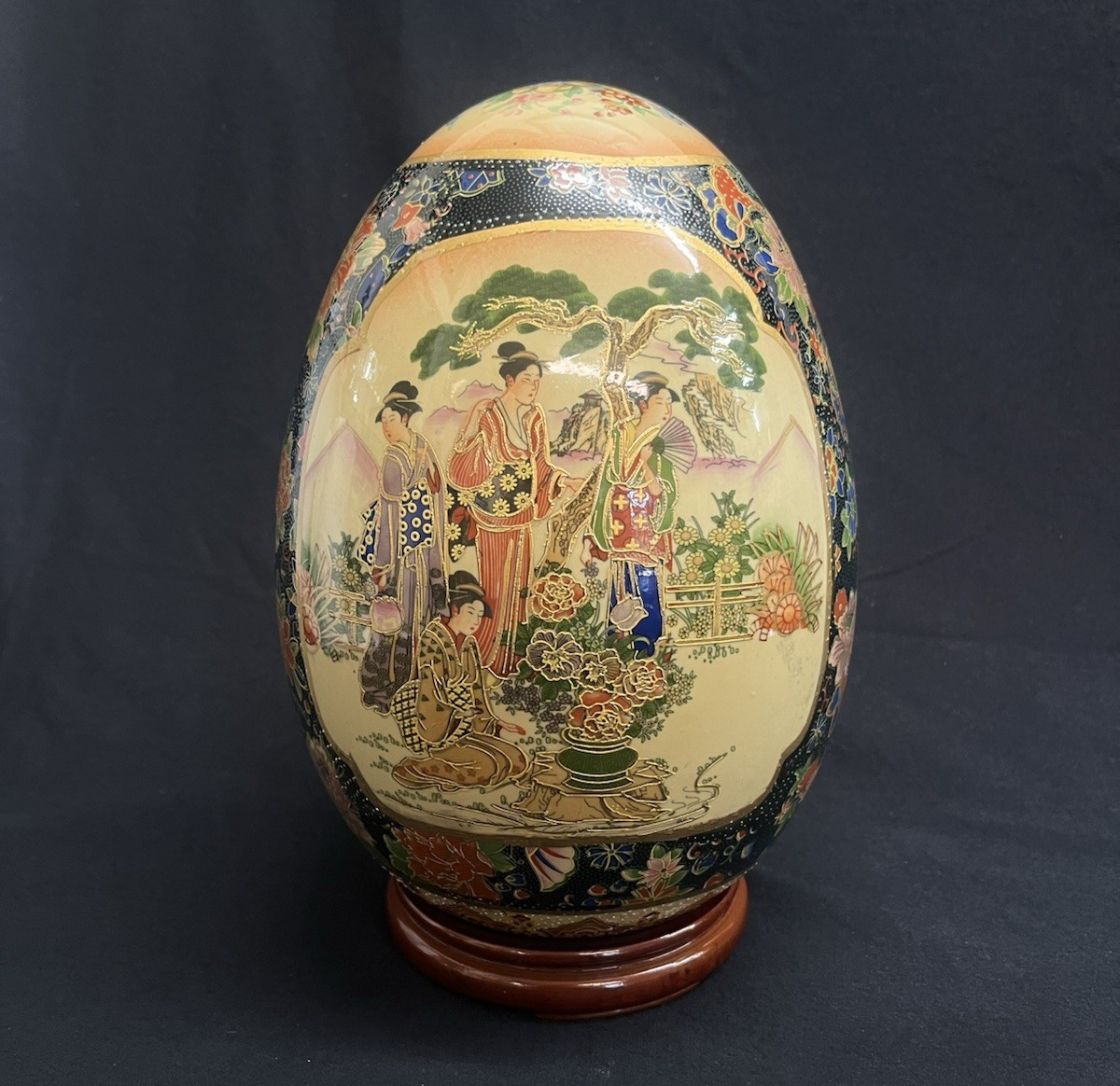 PB8 K.O.K Vintage Satsuma Hand Painted Moriage Geisha Scene Ceramic Egg w/ Base