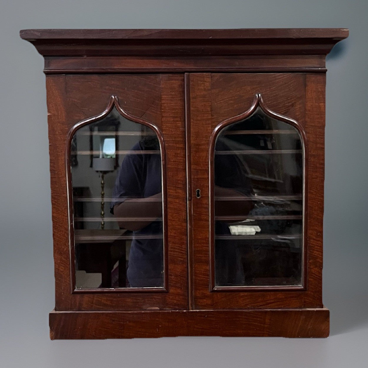 ENGLISH MAHOGANY TABLETOP COLLECTOR'S CABINET 20 5/8" TALL