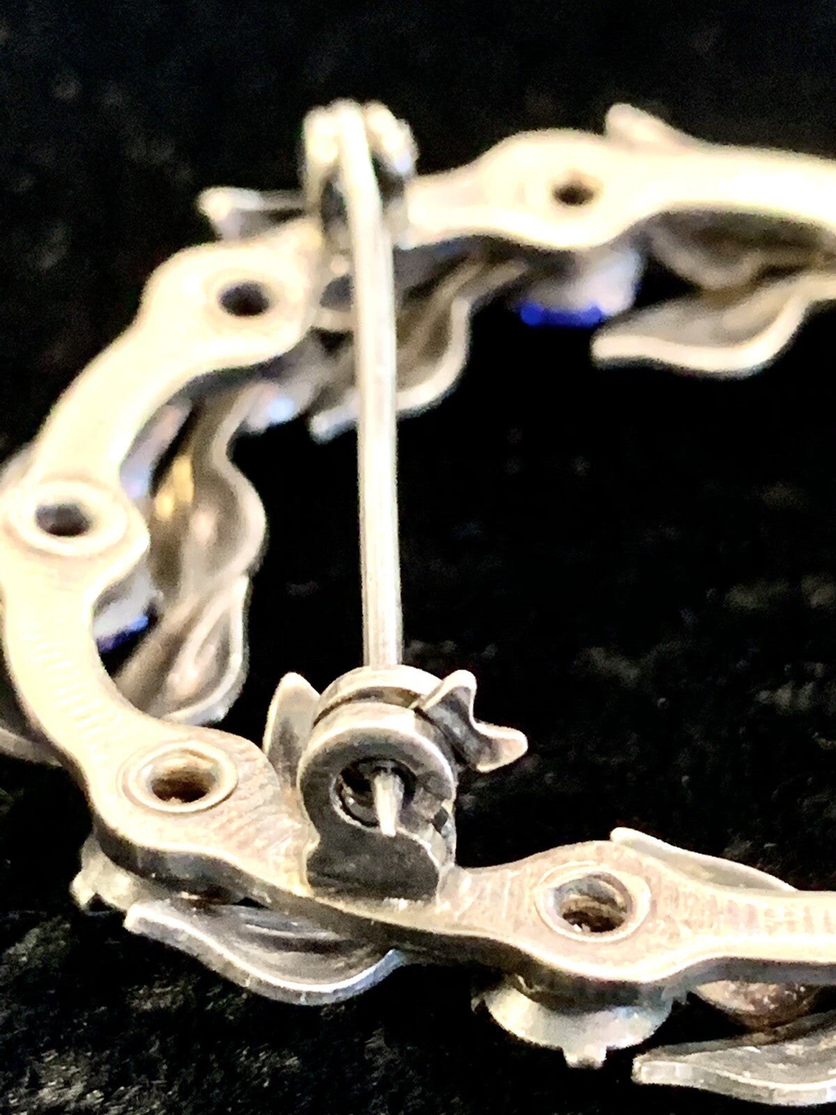 Vtg  Sterling Silver Horseshoe Faux Sappphire Stones Leaves Brooch Pin 7.8 gr