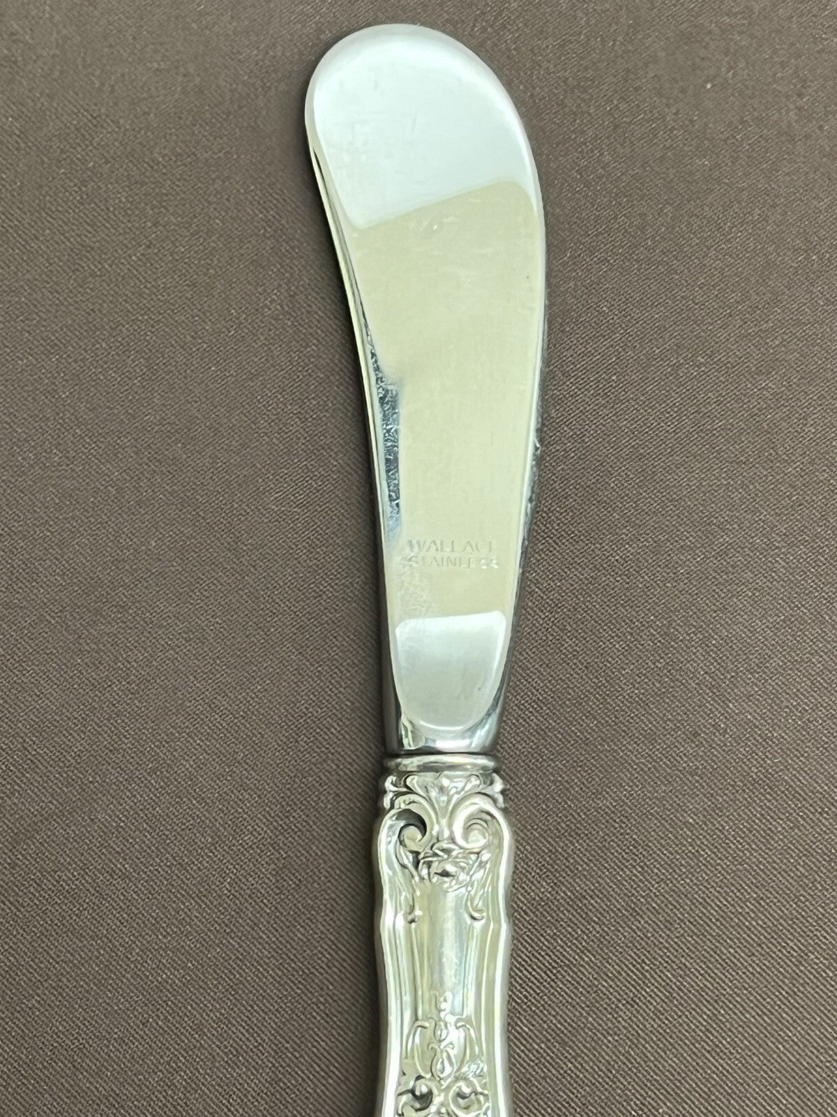 La Reine Wallace Pair of  Butter Spreaders Paddle Blade Hollow Handle NM 6 1/4"