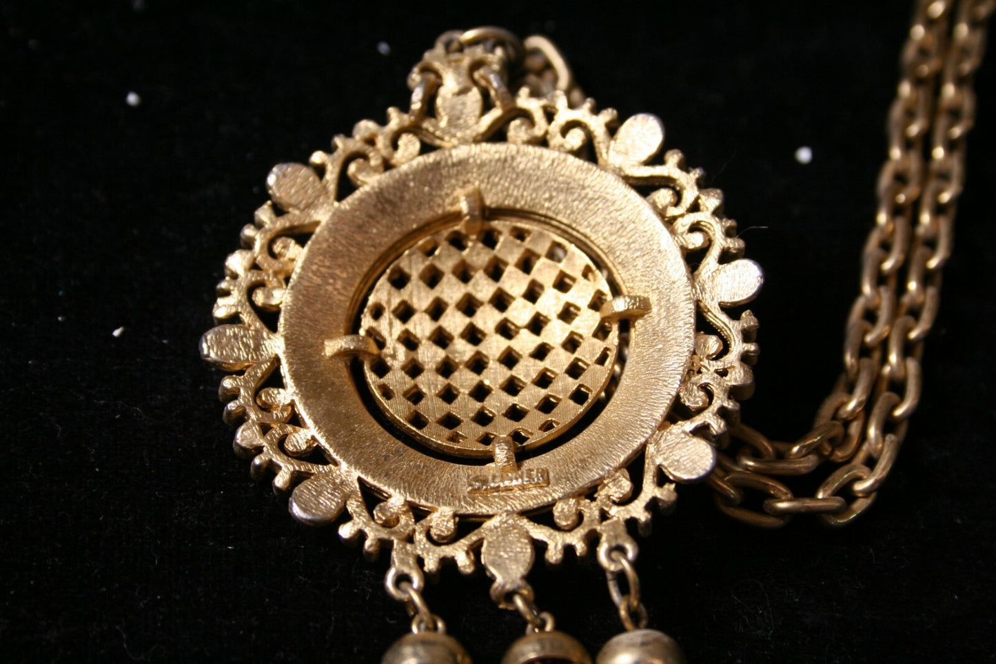 LISNER Goldtone Pendant Runway Necklace  24 INCH LONG DROP  WITH TASSEL 4 INCH