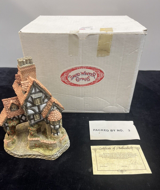 David Winter Cottages -  Squires Hall - 1985  British - Original Box w/ COA