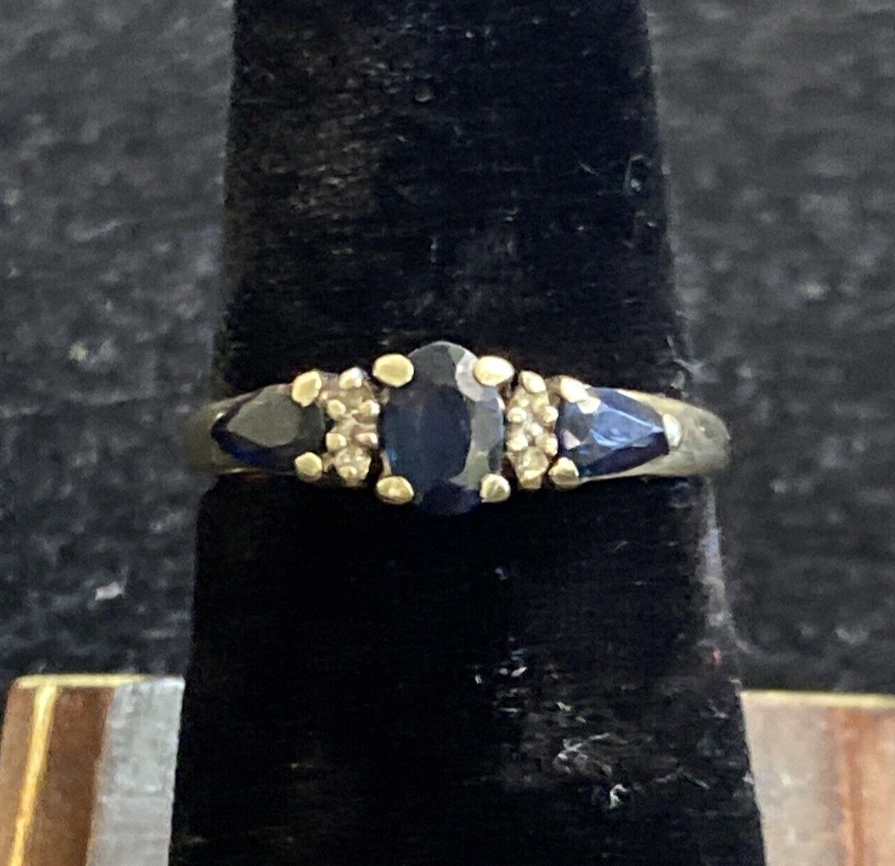 10K Yellow Gold Size 7.75 Sapphire Ring 2.7g