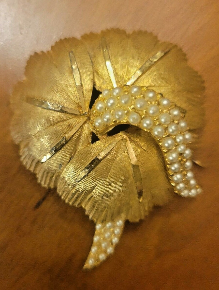 Vtg Signed BSK Textured Gold Tone Pearls Large Flower Brooch Pin