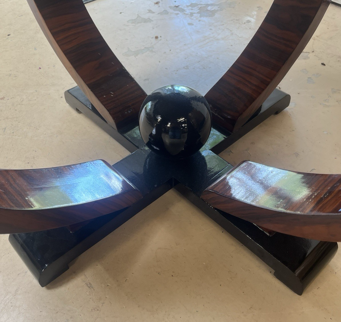 ART DECO STYLE ROUND CENTER TABLE 31" DIAMETER