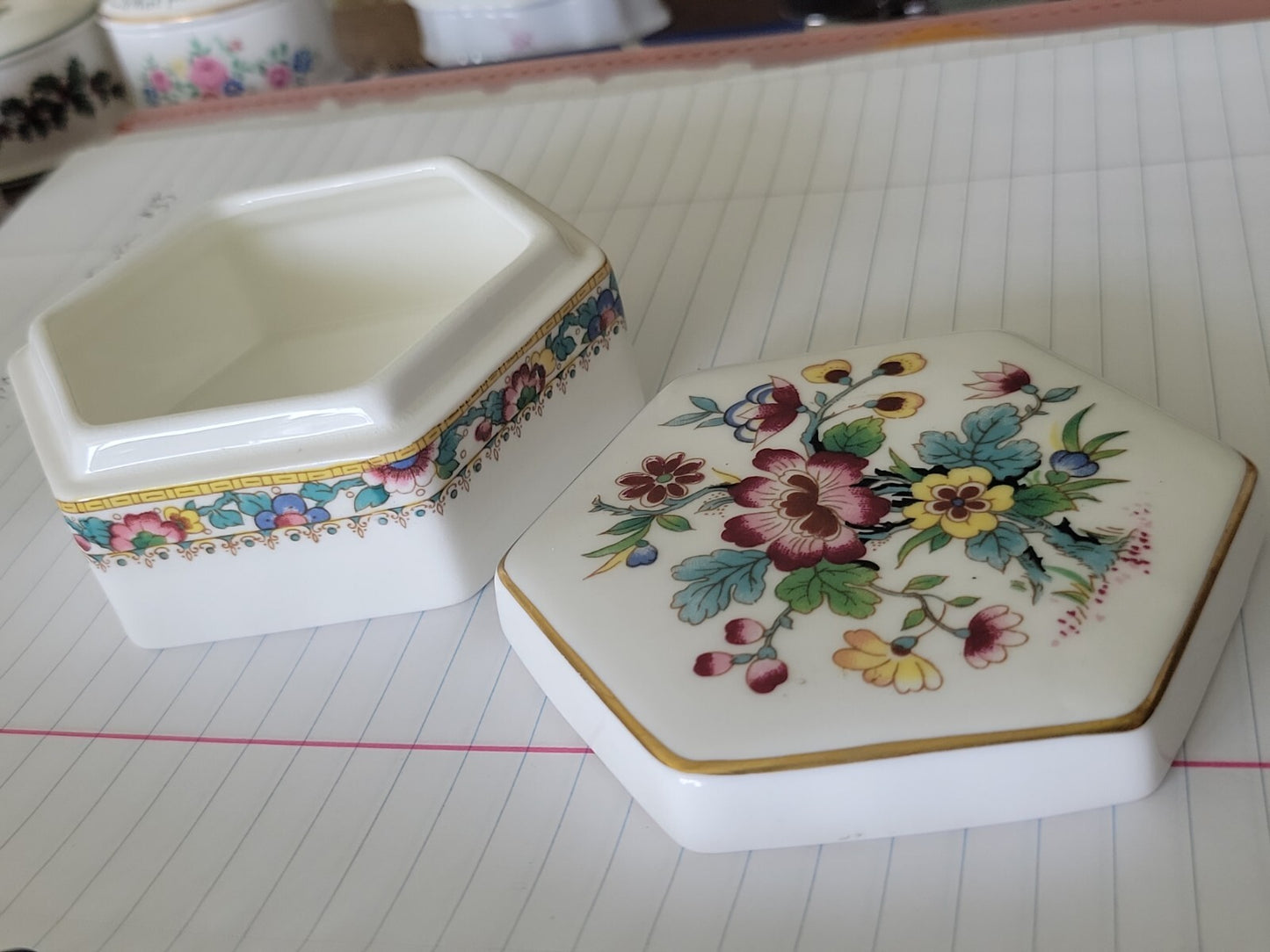 VINTAGE COALPORT CHINA TRINKET BOX W/ LID- MING ROSE  FLORAL MADE IN ENGLAND