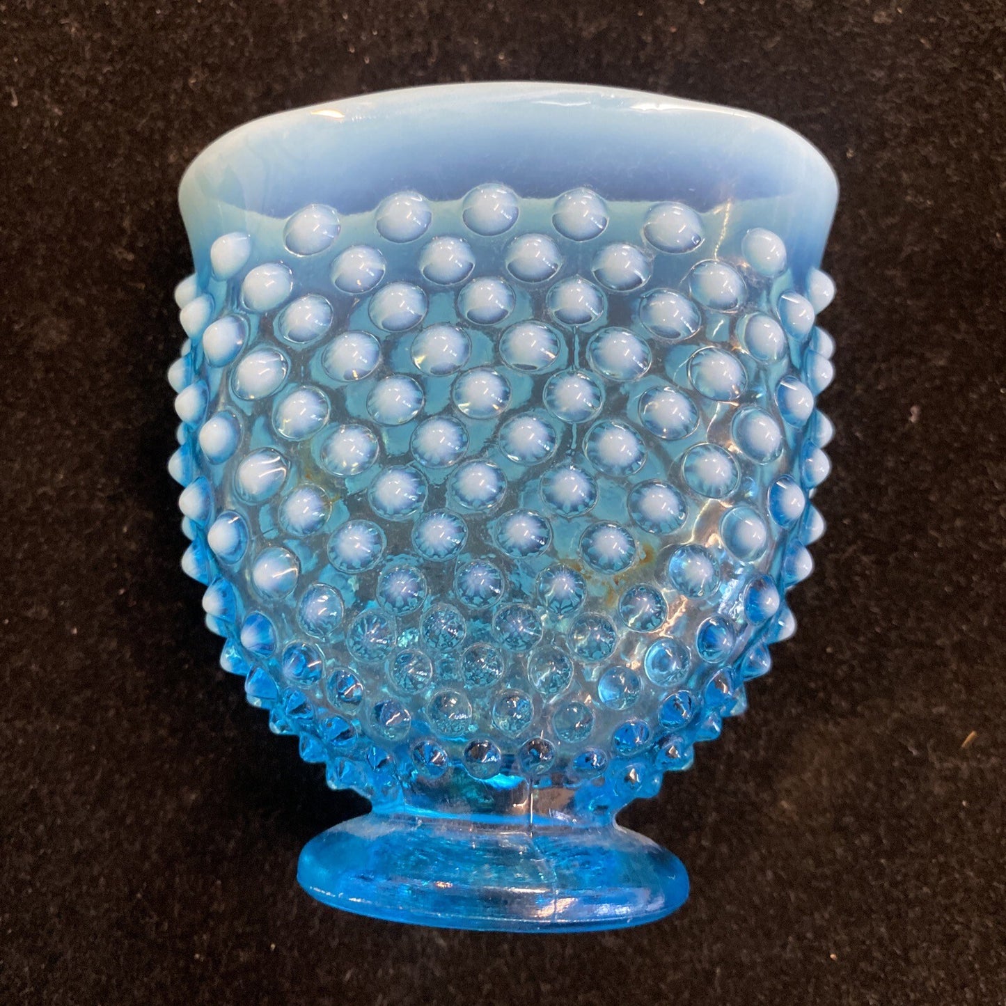 FENTON BLUE OPALESCENT HOBNAIL GLASS MINI FOOTED FAN VASE - CIRCA 1940 EXCELLENT