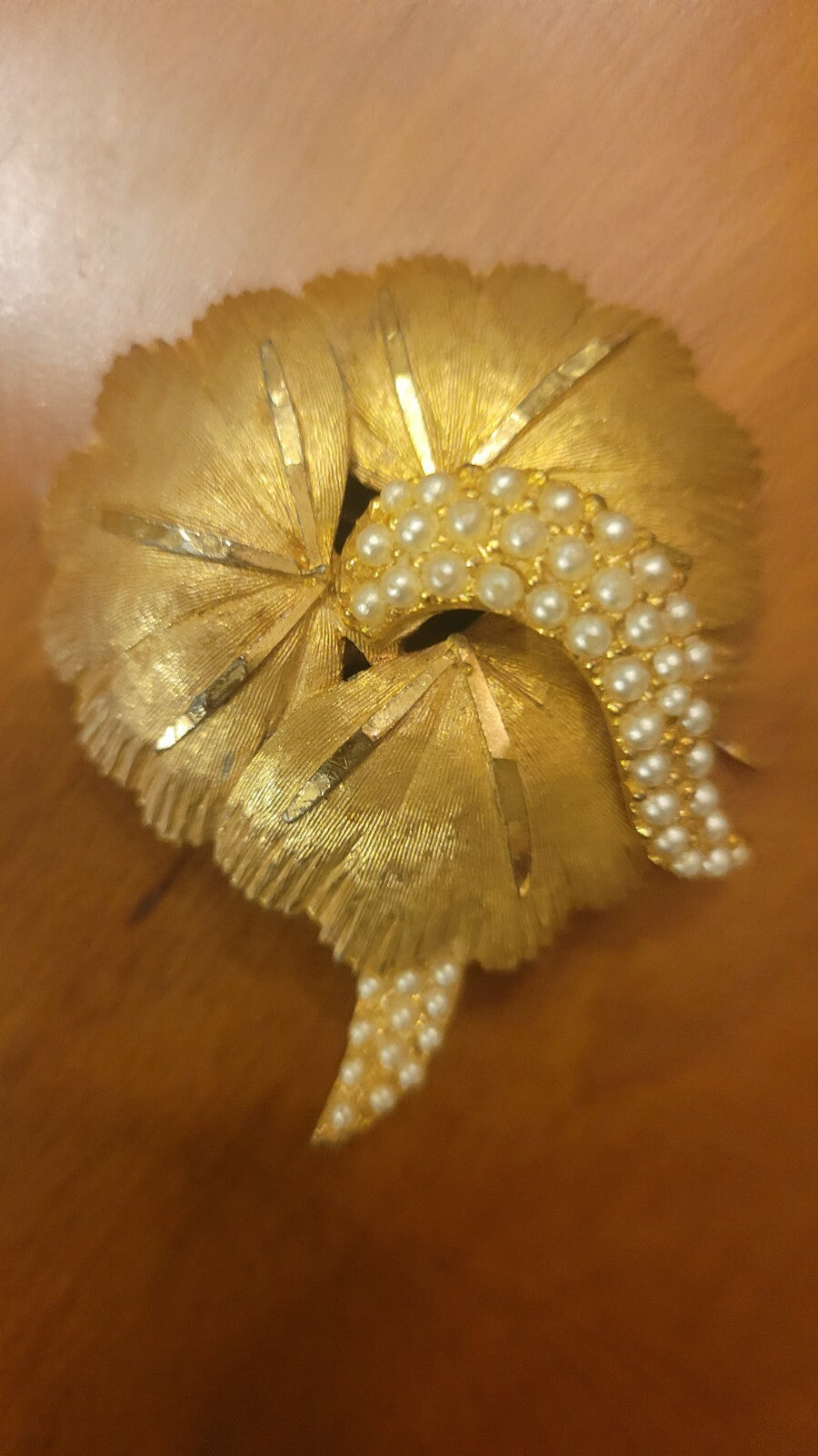 Vtg Signed BSK Textured Gold Tone Pearls Large Flower Brooch Pin