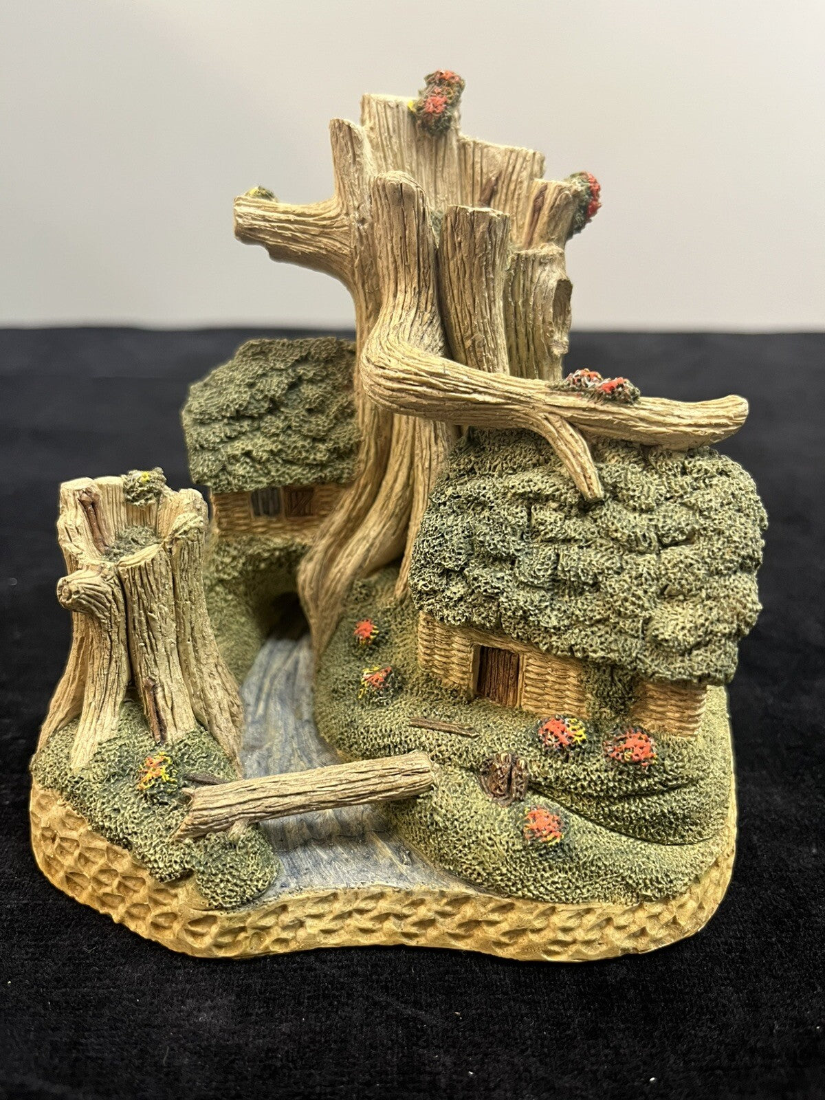 David Winter Cottages Robin Hood’s Hideaway Collectors No 1 Spring 1986 Vintage