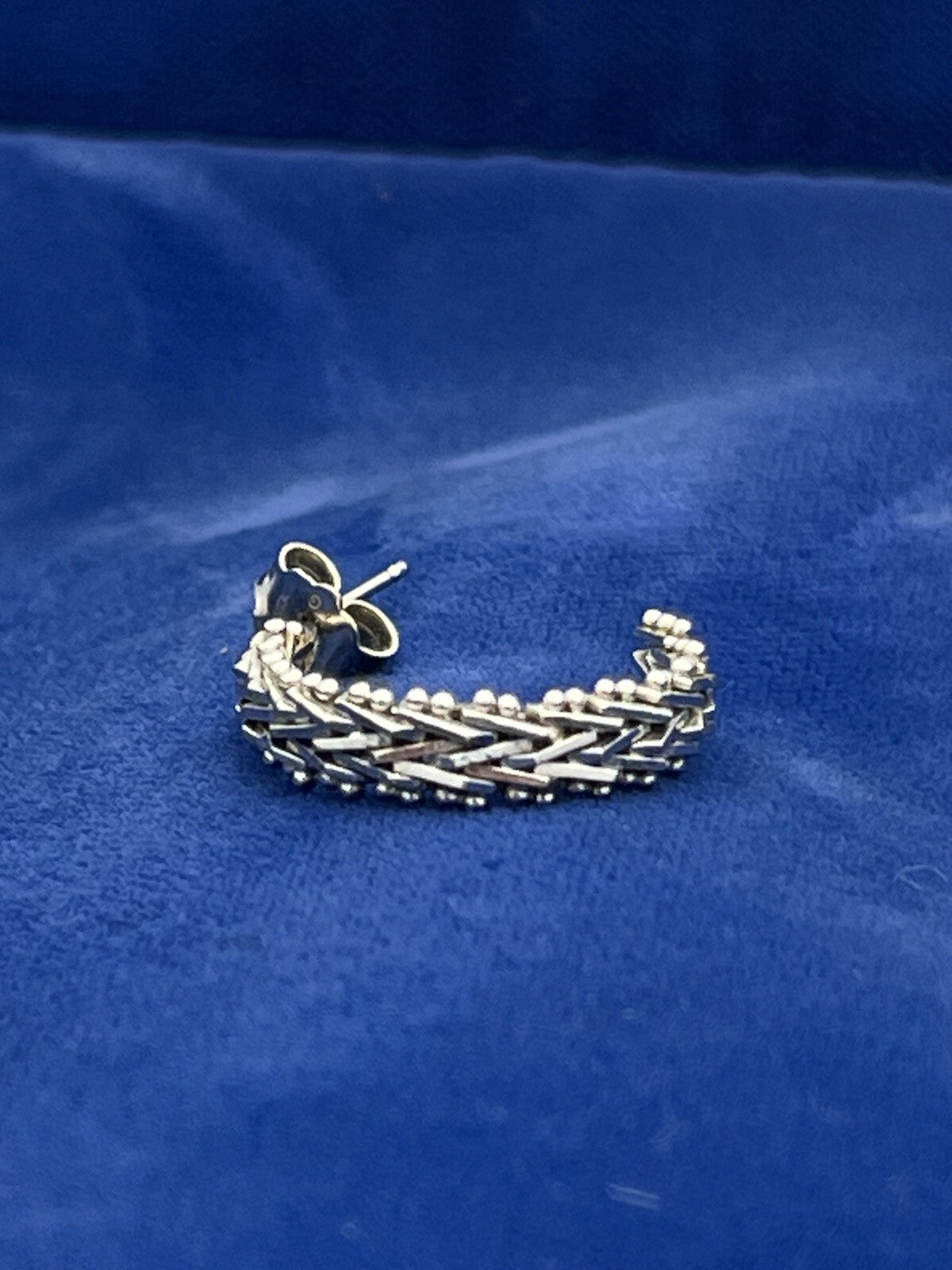 4.8g 14k White Gold Half Hoop Earrings