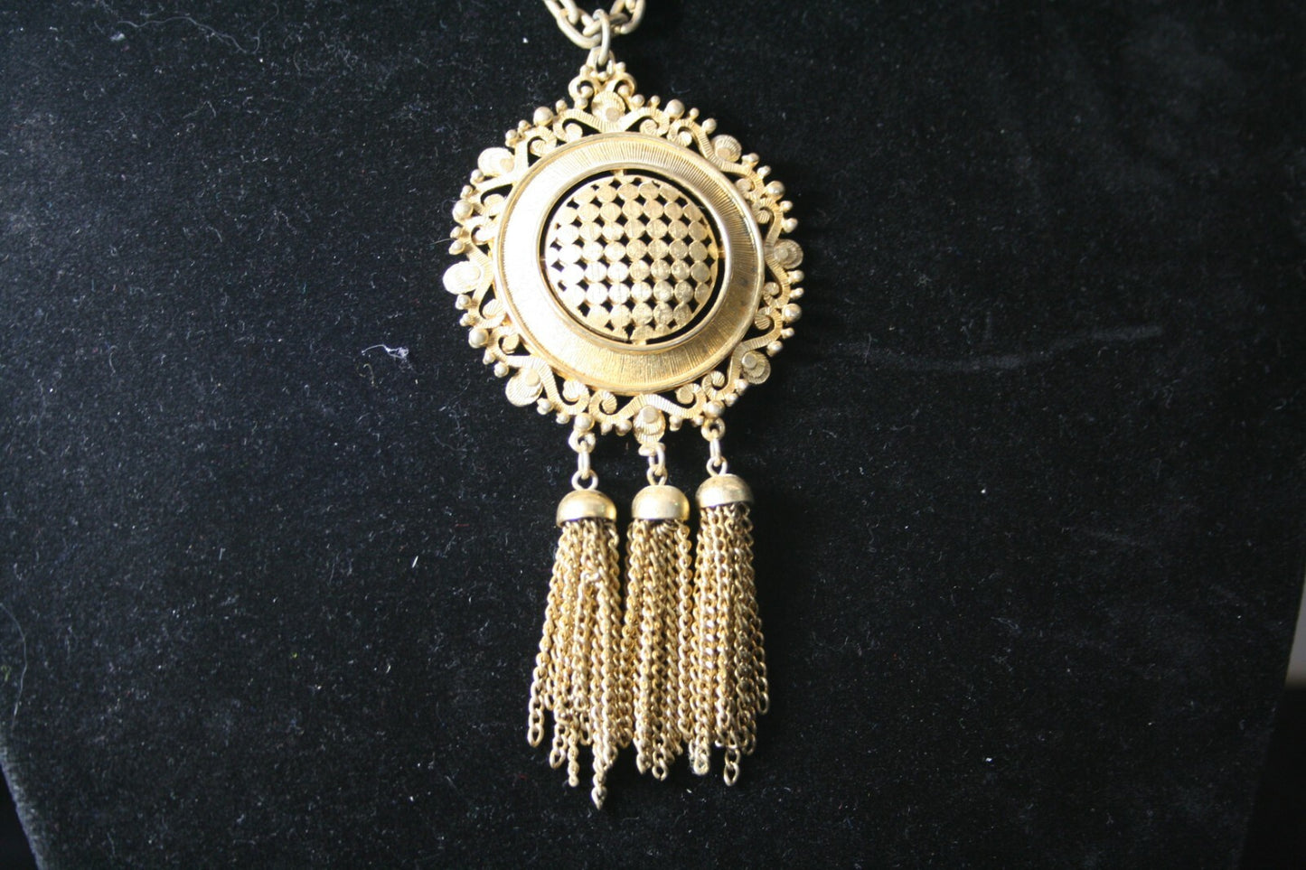 LISNER Goldtone Pendant Runway Necklace  24 INCH LONG DROP  WITH TASSEL 4 INCH