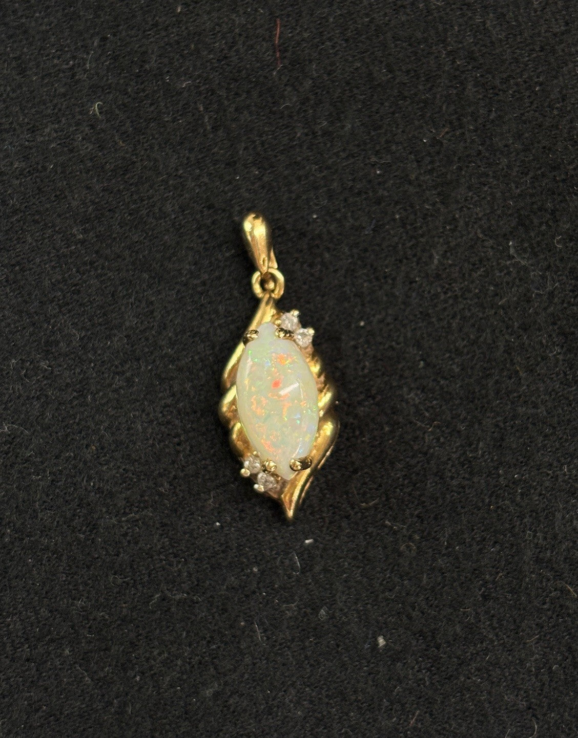 1.87g 14K Yellow Gold & Opal Pendant Necklace 18.25" 14k Yellow Gold Chain