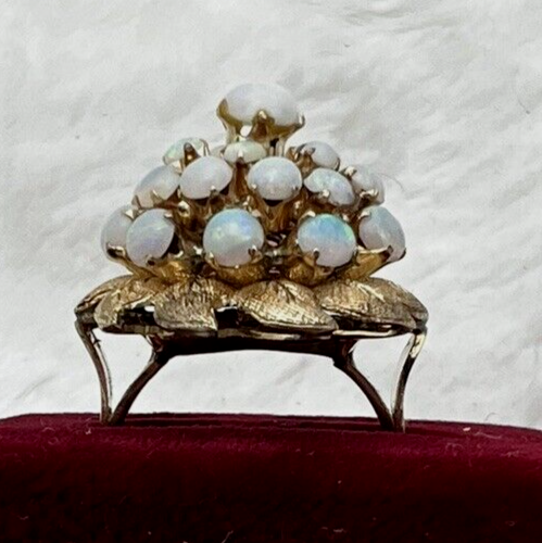 1960's 14 k Yellow Gold Opal Dome Ring 7.1 g        Florentine Leaf Design Sz 7