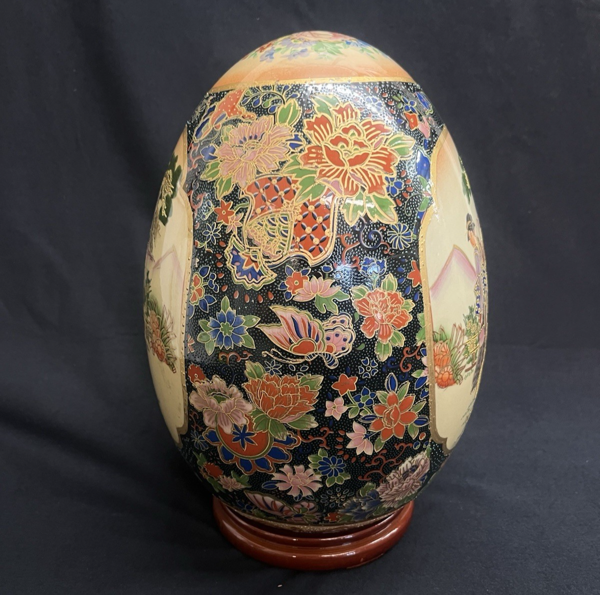 PB8 K.O.K Vintage Satsuma Hand Painted Moriage Geisha Scene Ceramic Egg w/ Base