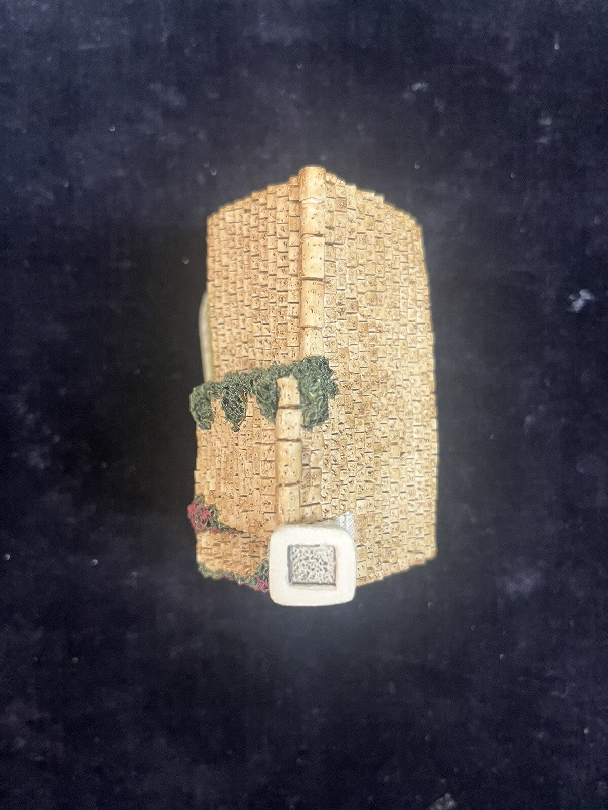 David Winter Cottages THE MODEL DAIRY 1995 in original box w/ COA & Tote Bag