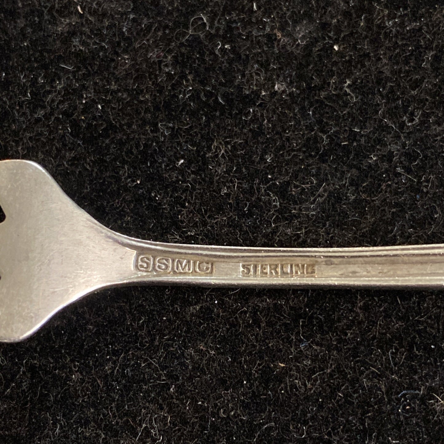 The Sterling Silver Mfg. Co. 4 7/8" Lemon Fork 1909-1932 7.7g PATTERN?