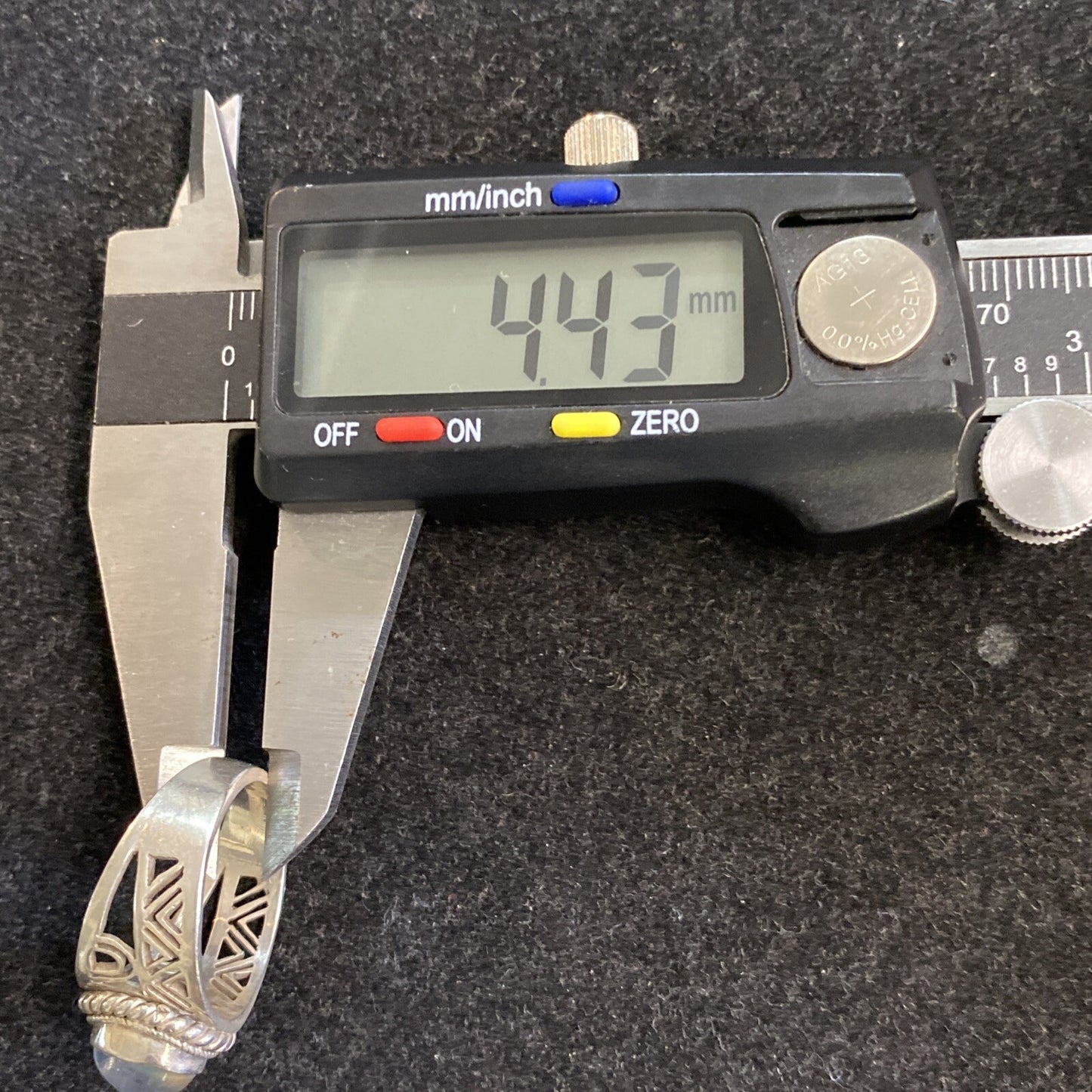 Sterling Silver 925 Blue Glass Stone Geometric Pattern Ring Sz 8.5 6.7g JM15