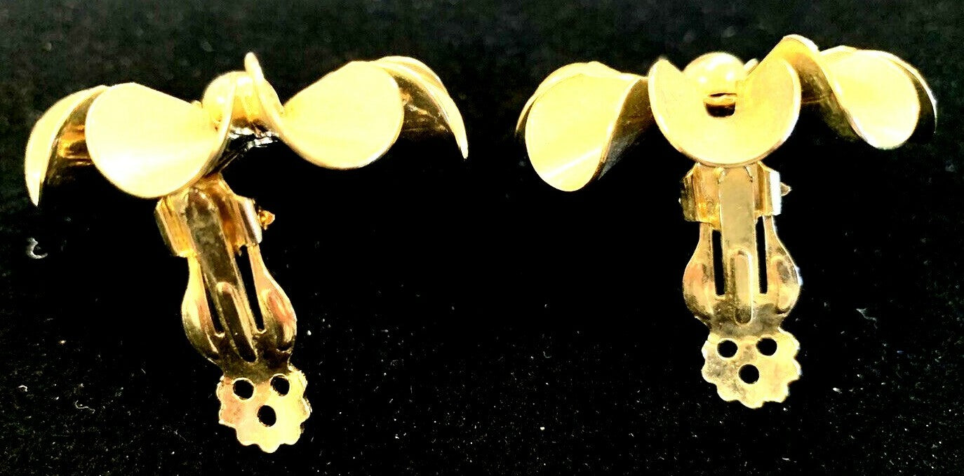 Vintage Large All Metal  Flower Earrings Clip On Gold Tone 3D 1.5"