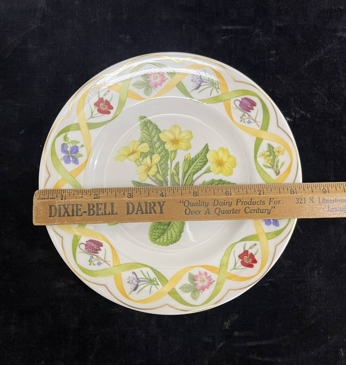 Wedgwood "The Flower Artists of Kew" Primrose Plates Set of 2 - 8.25"