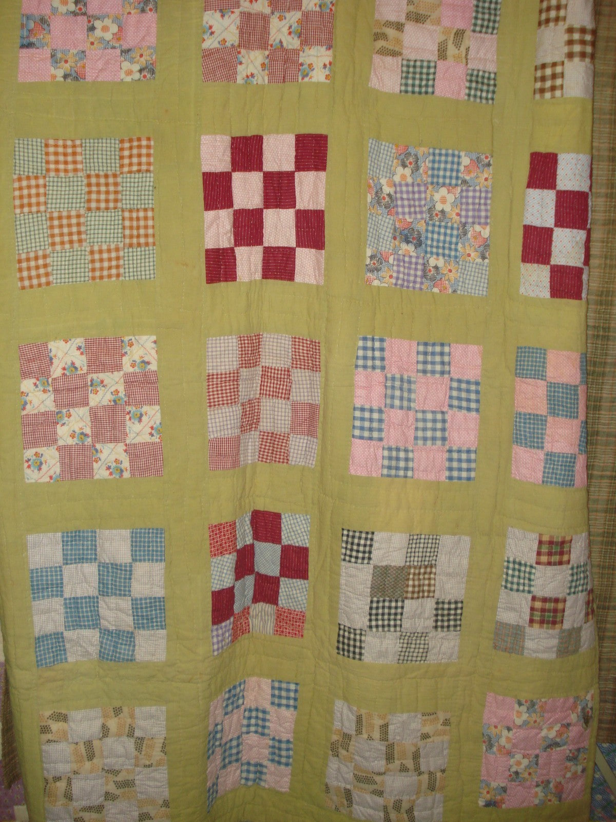 VINTAGE GREEN HANDSTITCHED PATCHWORK APPLIQUE SQUARES QUILT/BEDSPREAD/COMFORTER
