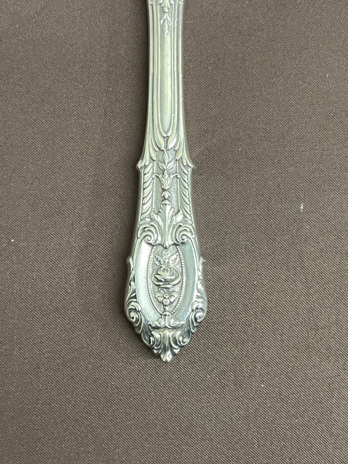 Rose Point by Wallace 60.5g Sterling Silver Dinner Knife 9”  NO MONO