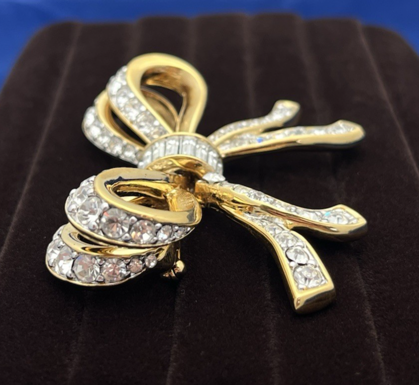 Swarovski Swan Signed Gold Tone Crystal Double Ribbon Bow Brooch Pin 1980s