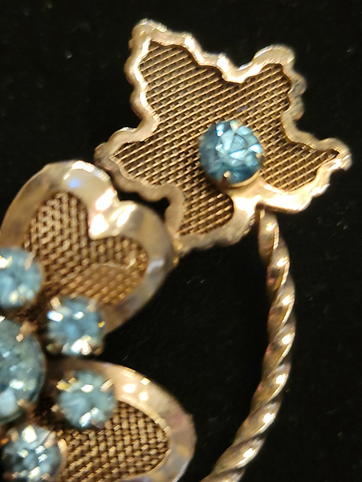 1940s PIN BROOCH- Gold Tone Four 4 Leaf Clover Blue Rhinestones