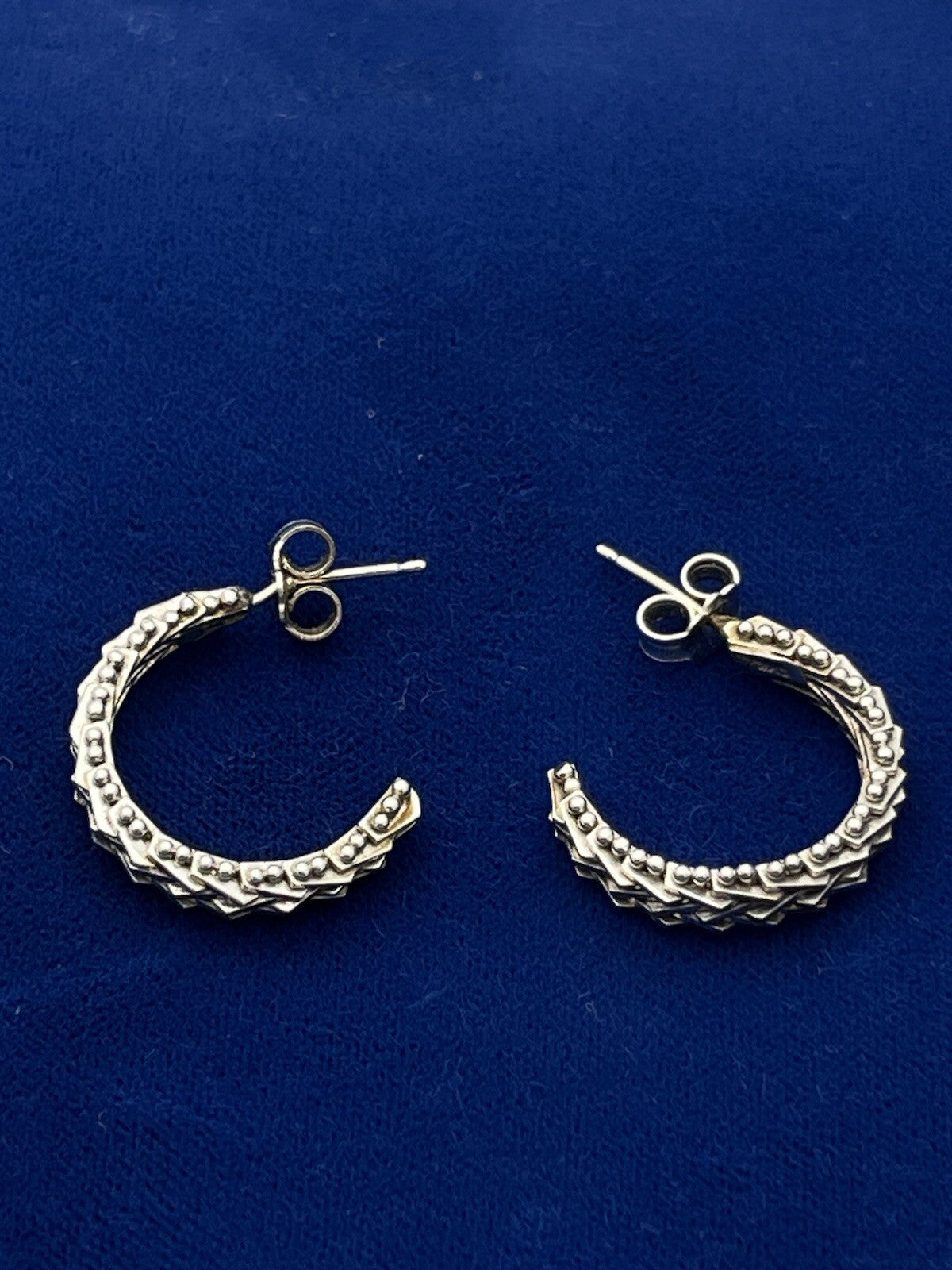 4.8g 14k White Gold Half Hoop Earrings
