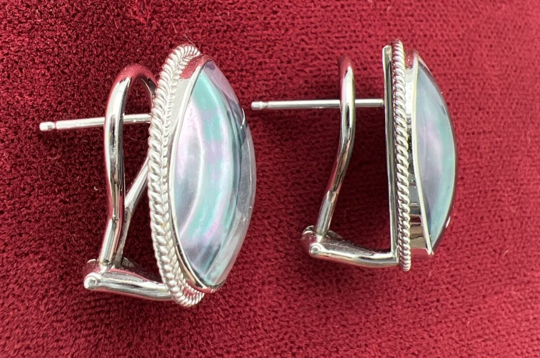 14k White Gold  Pierced  Gray Mobe  Pearl  Earrings 5.7 g  Omega back