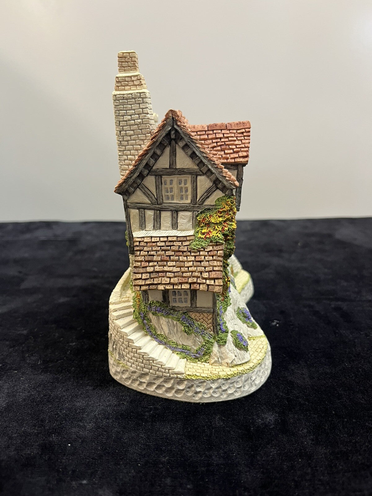 David Winter Cottages Will-o’-the-Wisp 1991 w/ COA And Original Box