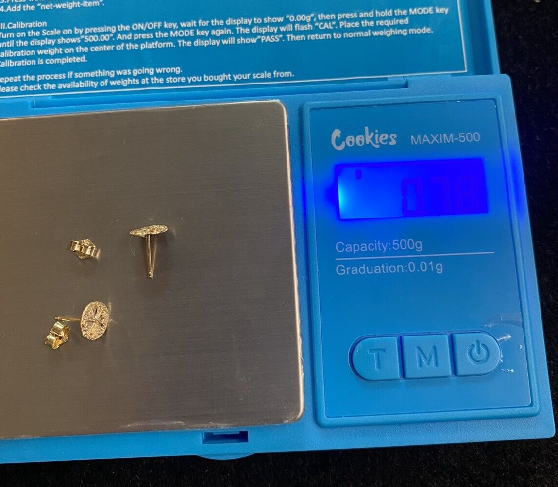 14K Yellow Gold Sand Dollar Stud Earrings .78g 6.99mm